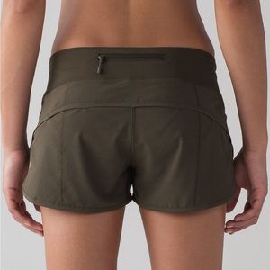 Lululemon Speed Up Low-Rise Lined Short 2.5” in dark olive size 4
